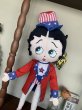 画像3: USA Vintage　ヴィンテージ/コレクタブル　2004 大きめサイズの　ベティちゃん/betty  プラッシュトイ　クロスドール　ぬいぐるみ/人形　フィギュア (3)